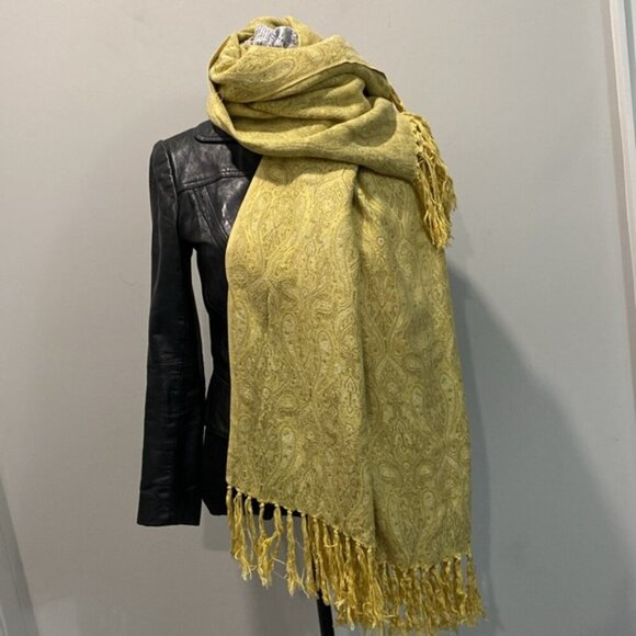 Chic Yellow Paisley Wrap - Picture 6 of 11